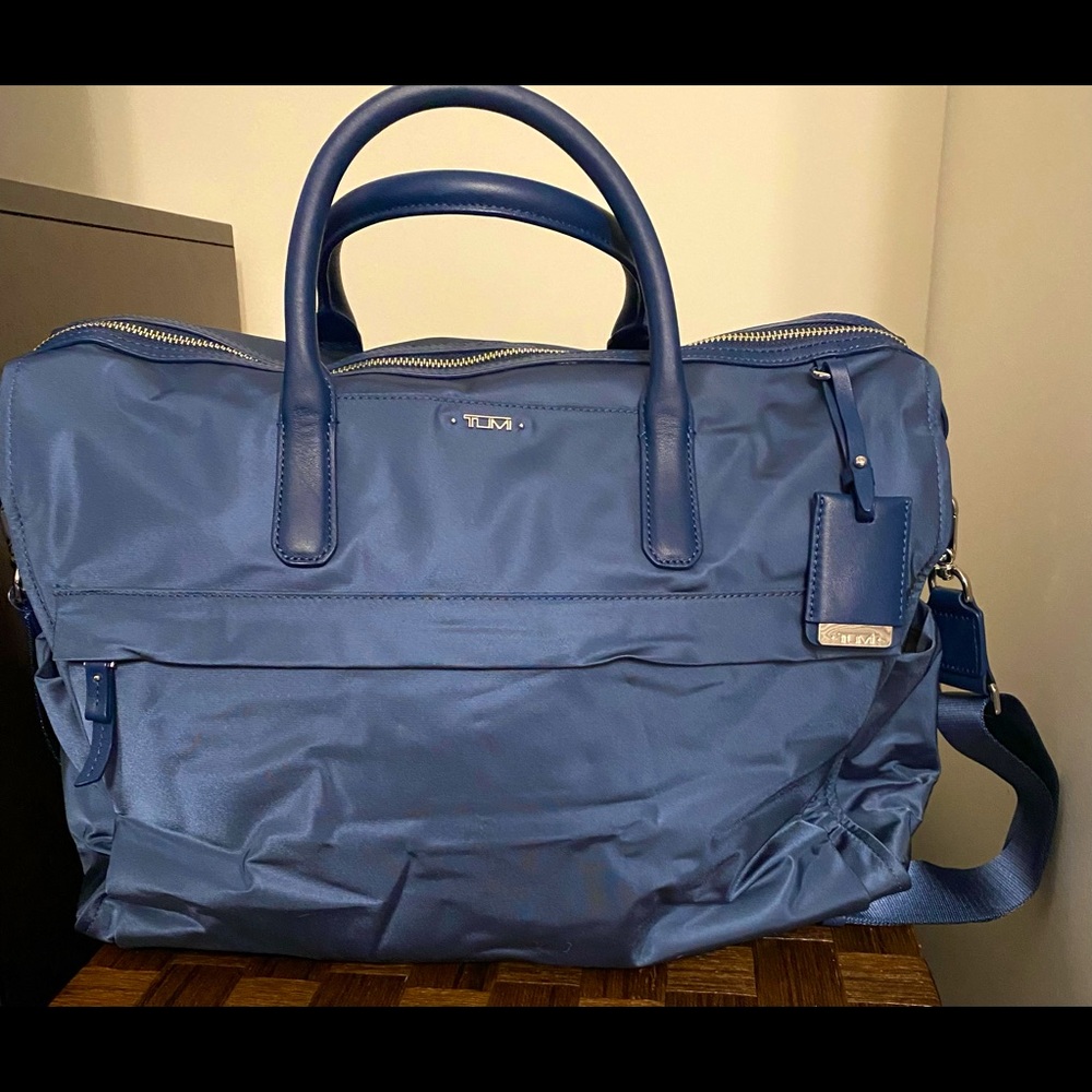 Tumi Voyager Dara Carry All computer briefcase/portfolio
